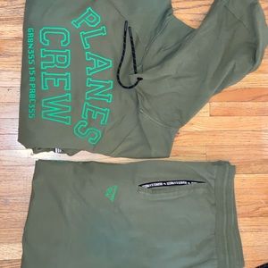 LIGHTLY WORN PAPER PLANES SWEATSUIT